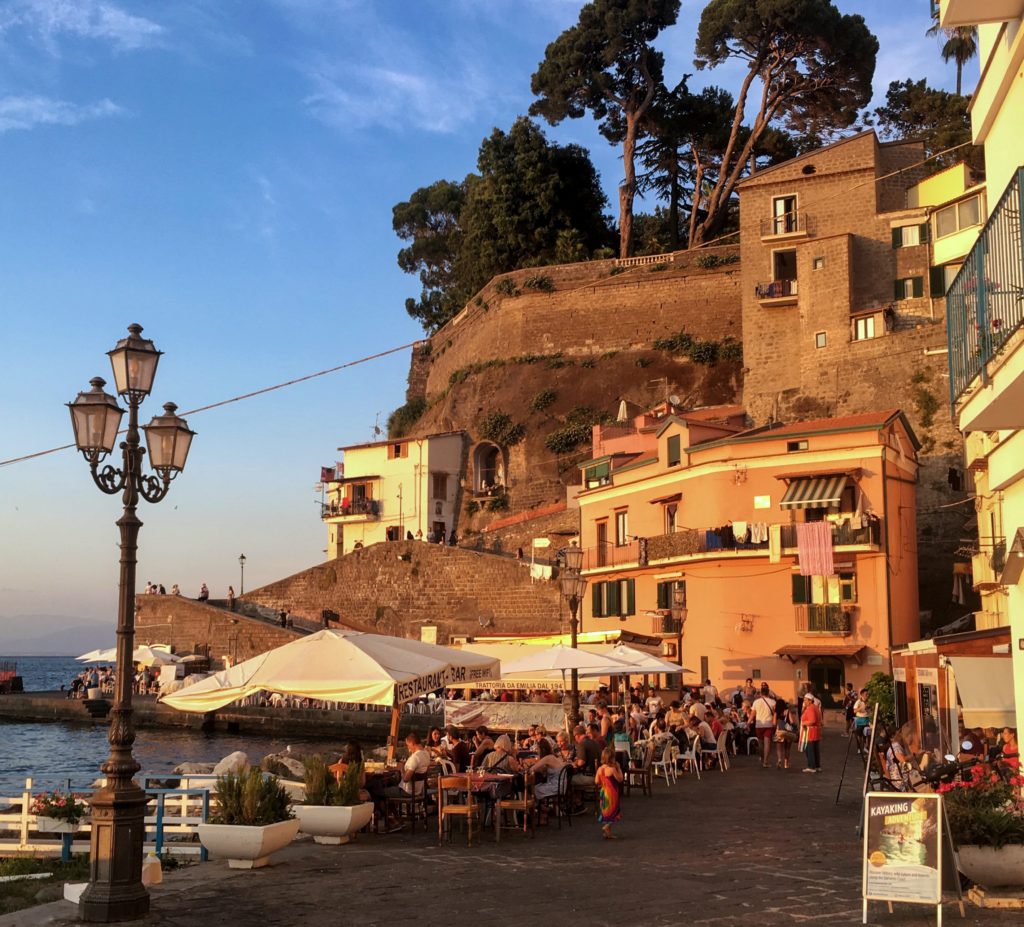 Pier 1 Apresenta Costa Amalfitana Sorrento